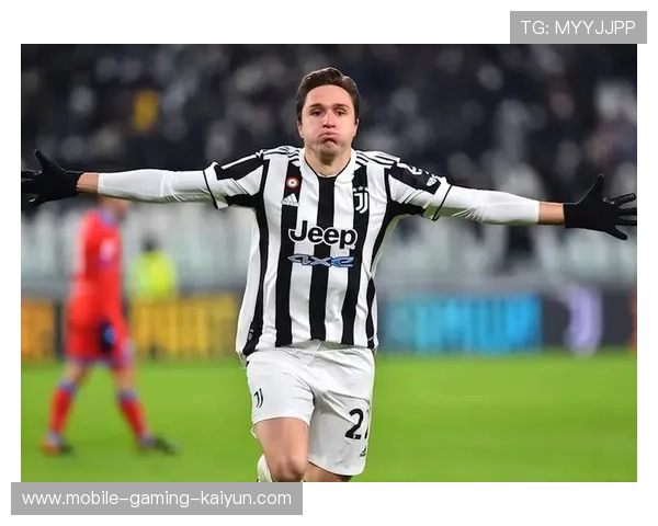 尤文禁区外远射,基耶萨一脚劲射擦柱入网 尤文禁区外远射,基耶萨一脚劲射擦柱入网