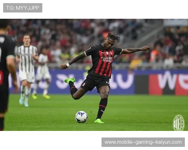 莱奥接角球回传队友点射成功