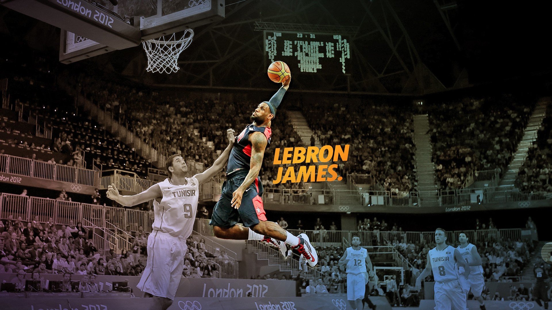 滑板犬牵引赛 狗狗拉着滑板手在平地巡游